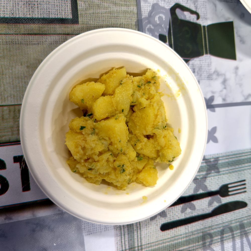 Insalata di patate, senape ed erba cipollina