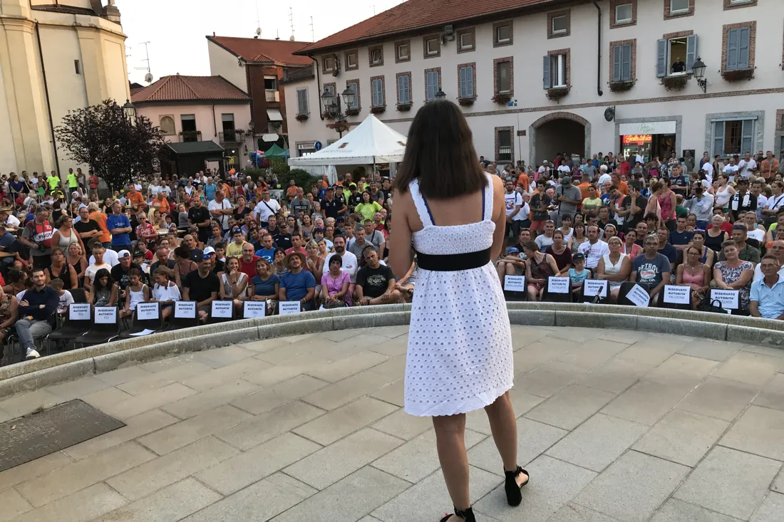 La festa gremita in piazza