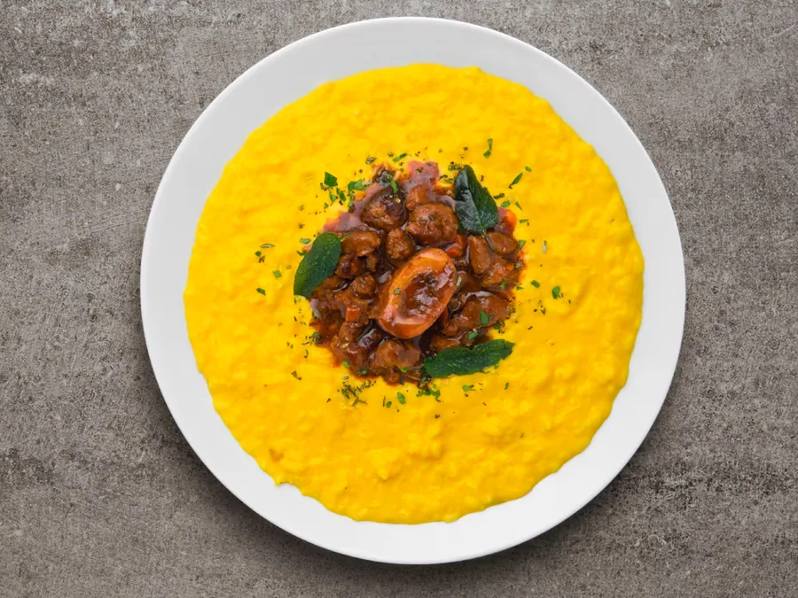 Risotto allo zafferano con ossobuco alla milanese